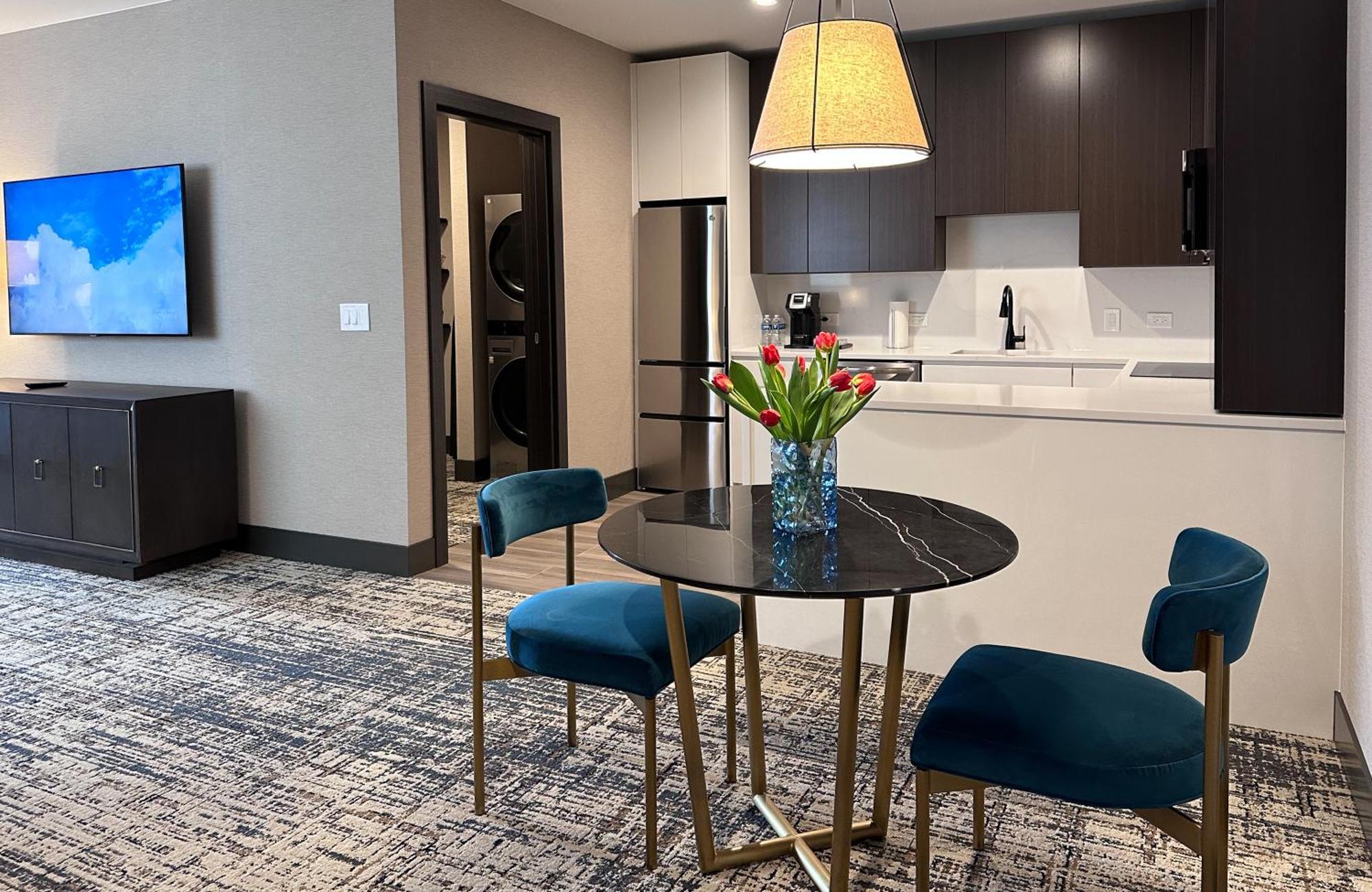 Springhill Suites By Marriott Chicago Chinatown Bagian luar foto