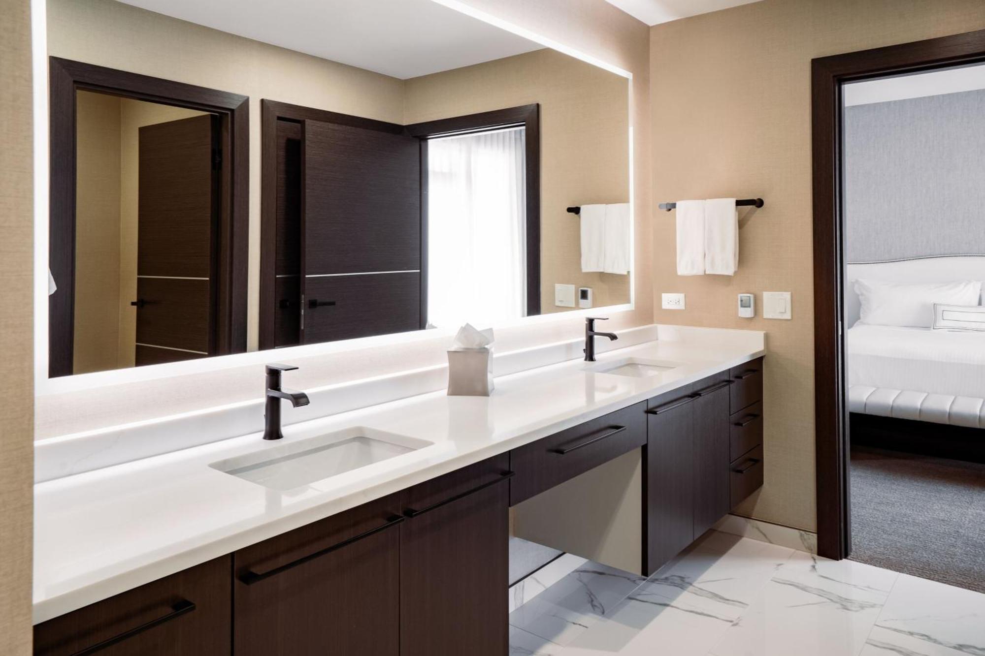 Springhill Suites By Marriott Chicago Chinatown Bagian luar foto