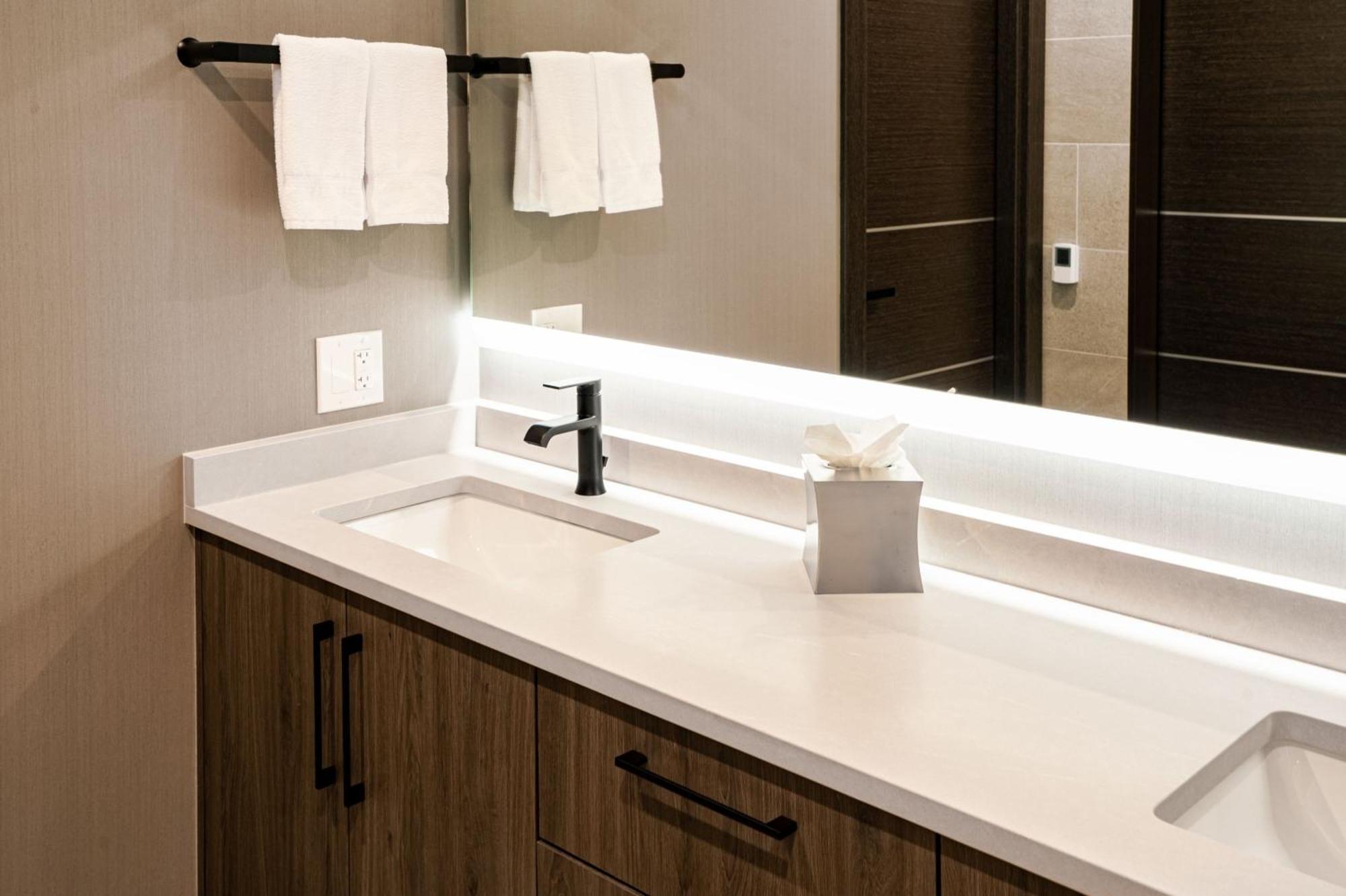 Springhill Suites By Marriott Chicago Chinatown Bagian luar foto