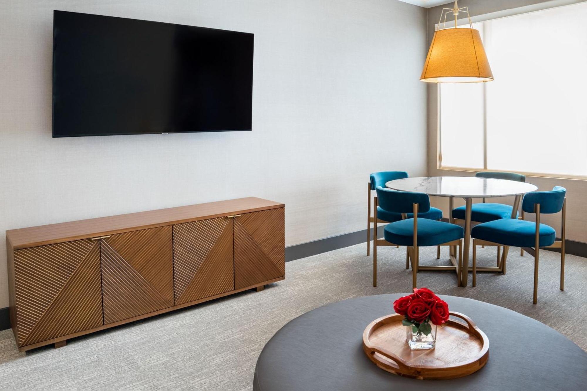 Springhill Suites By Marriott Chicago Chinatown Bagian luar foto