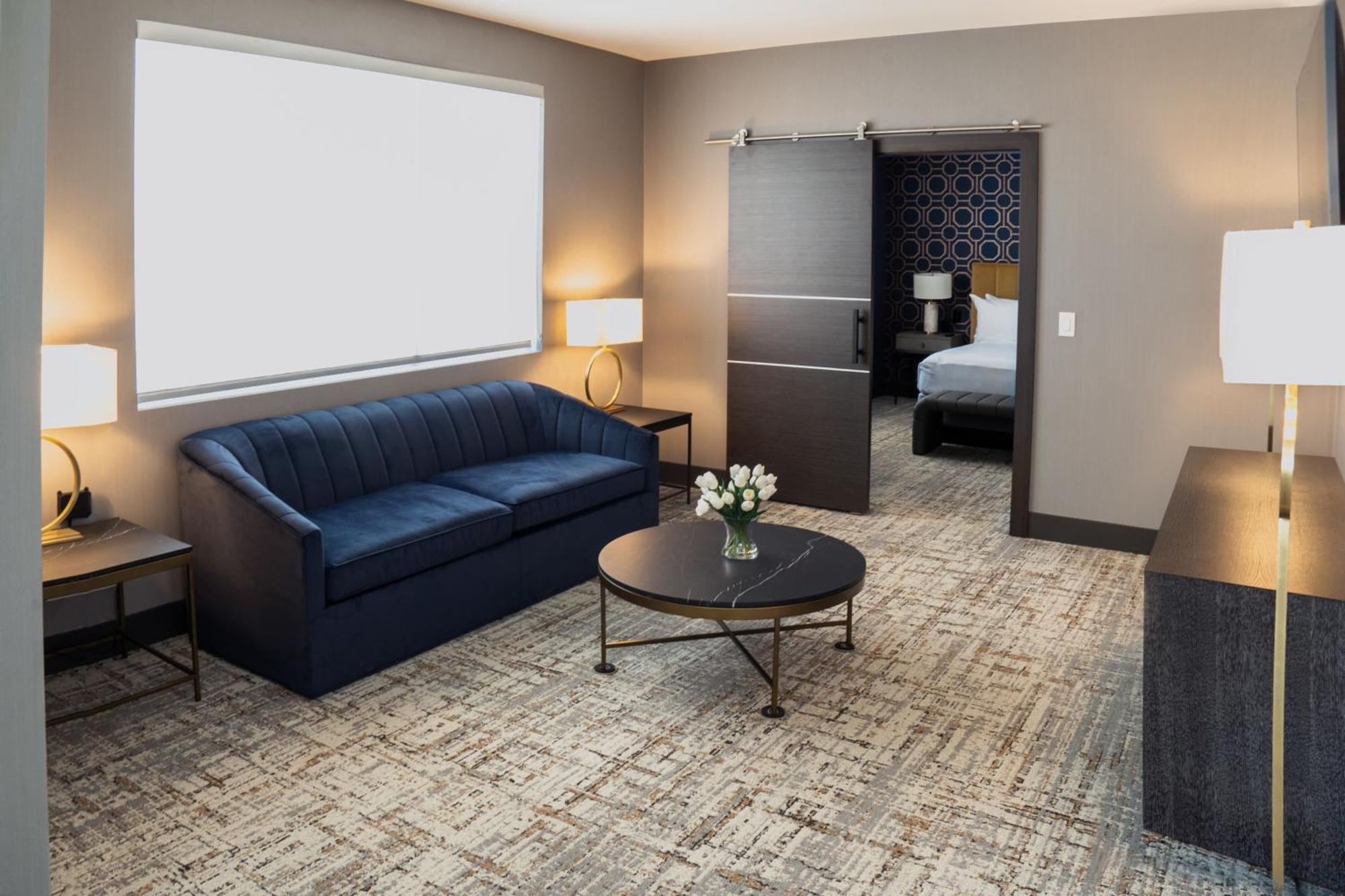 Springhill Suites By Marriott Chicago Chinatown Bagian luar foto