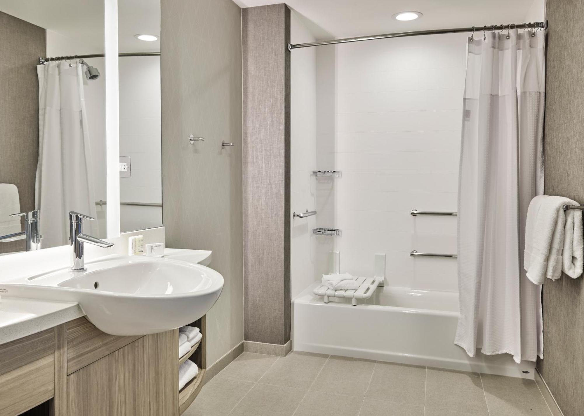Springhill Suites By Marriott Chicago Chinatown Bagian luar foto