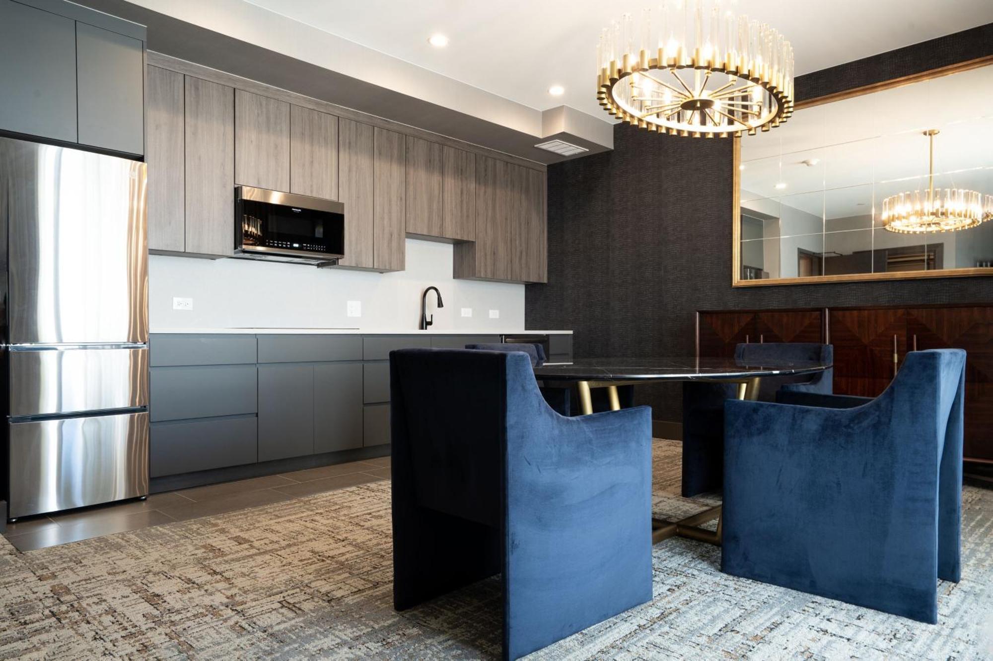 Springhill Suites By Marriott Chicago Chinatown Bagian luar foto