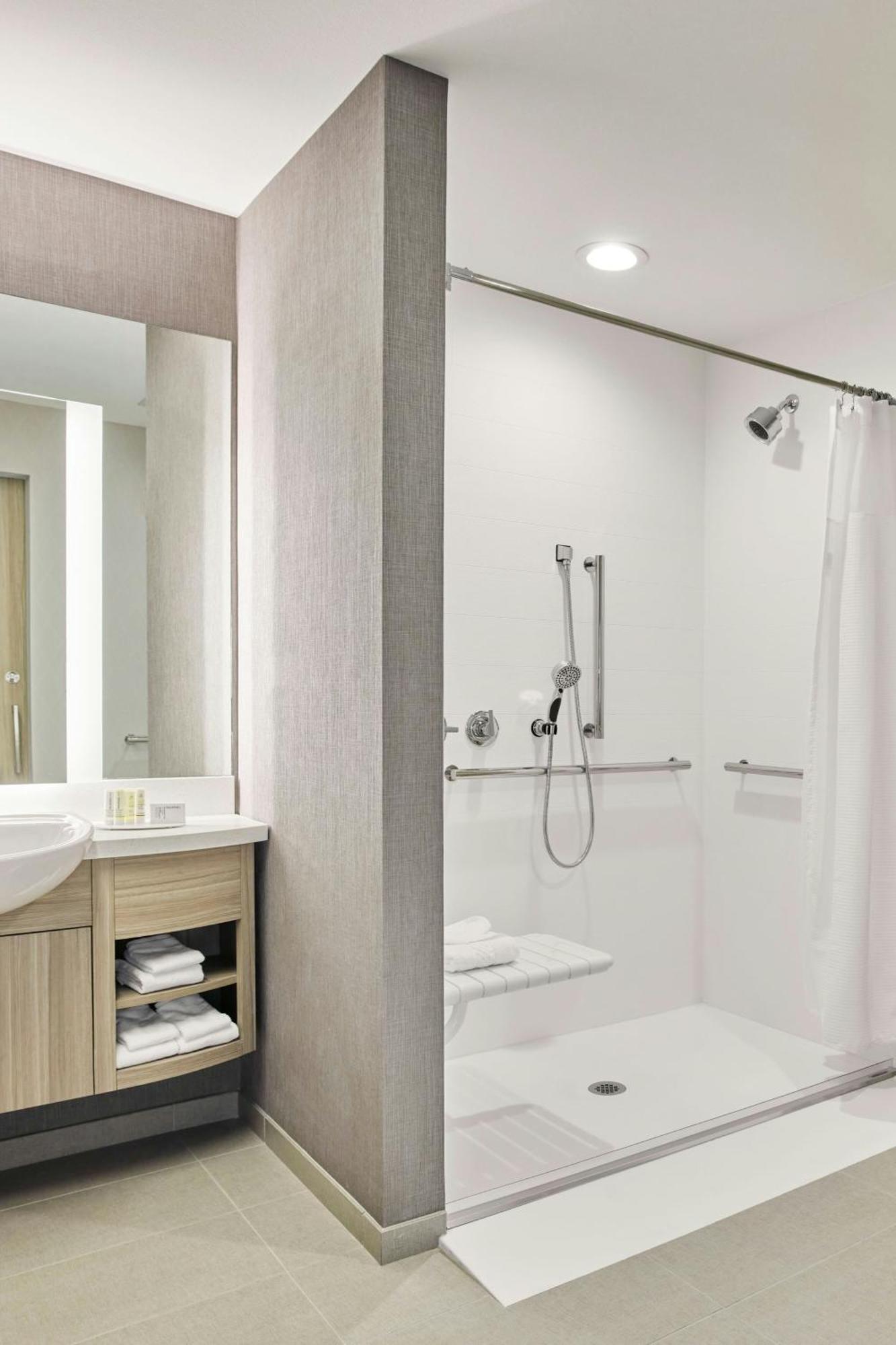 Springhill Suites By Marriott Chicago Chinatown Bagian luar foto